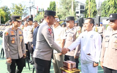 Sambut Hari Bhayangkara ke-80 Kapolda Jatim Bagikan 2.055 Kitab Suci