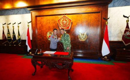 Kapolri Perkuat Soliditas TNI-Polri Lewat Silaturahmi dengan Panglima TNI di Mabes TNI