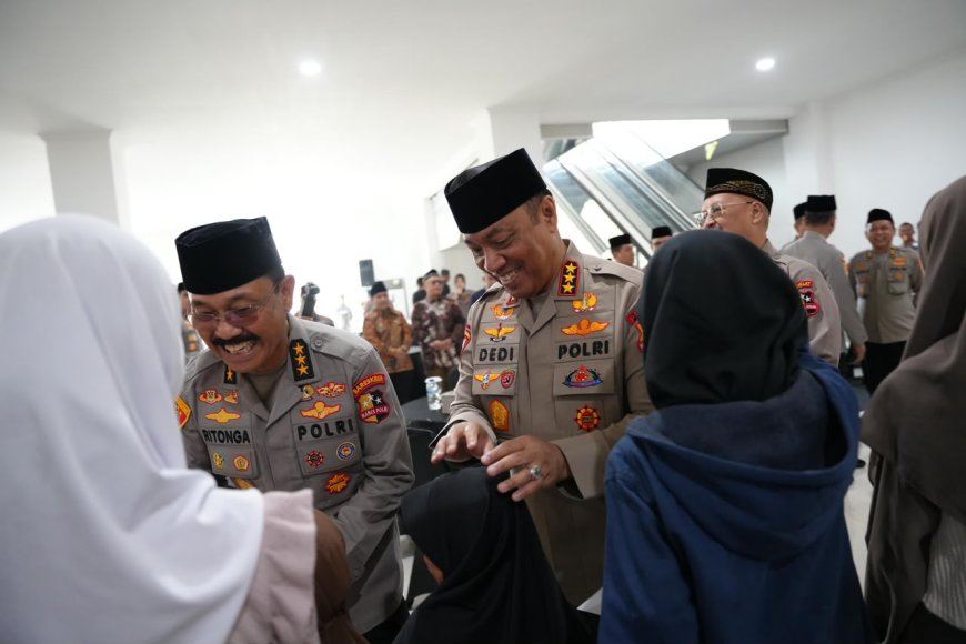 Revitalisasi Masjid Panggilan Sujud, Wakapolri Berbagi Kebahagiaan Bersama Anak-Anak Yatim