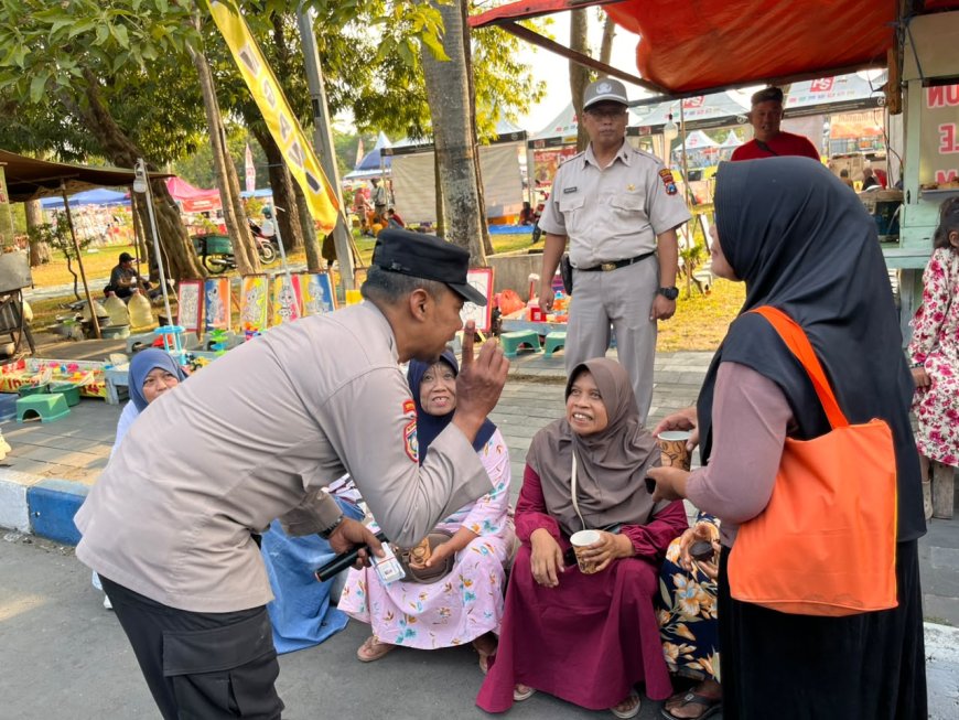 Pojok Kamtibmas Polres Ngawi Hadir di Pasar Krompol Ajak Warga Jaga Kamtibmas