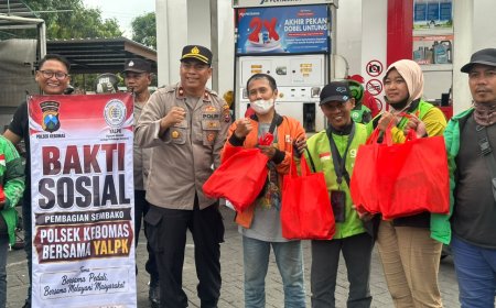 Polsek Kebomas Gandeng YALPK Group Gelar Baksos Ojol Gresik Sumringah Dapat Sembako dan BBM Gratis