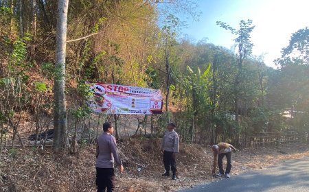 Polres Blitar Kota Edukasi Warga dan Pasang Banner Cegah Karhutla di Lereng Gunung Pegat