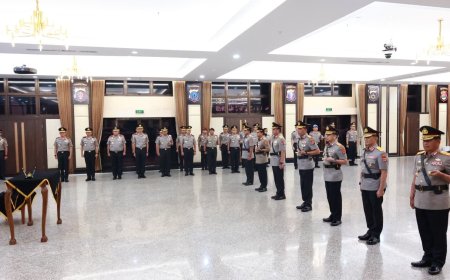 Kapolri Pimpin Sertijab Kakorlantas dan Tiga Kapolda di Mabes Polri