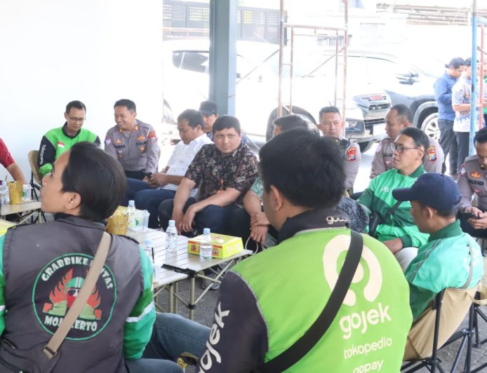 Polisi Bersama Masyarakat : Polres Mojokerto Fasilitasi Shelter Istirahat Gratis untuk Pengemudi Online